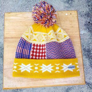 Duluth Trading Co Women’s Multi Gold/Blue Ribbed Knit Pom-Pom Cuffed Beanie